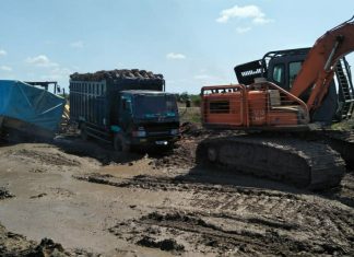 Warga Keluhkan Ruas Jalan Lintas Rohul-Duri Rusak Parah