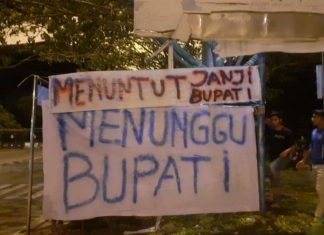 Desak Janji Bupati, Puluhan Mahasiswa Berkemah dan Bermalam Depan Kantoran Bupati Rohul