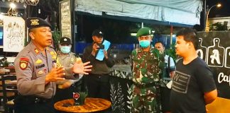 Cegah Corona, Polres Rohul Himbau Pemilik Warung Beri Jarak Kursi Pelanggan
