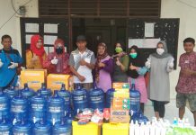 Karang Taruna dan Kades Rokan Timur Berbagi Alat Pencuci Tangan