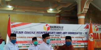 HUT Bawaslu RI Ke 12 Ditengah Pandemi Covid-19, Bawaslu Rohul Salurkan Bantuan Sembako