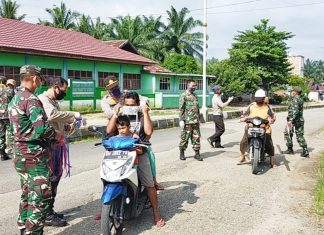 Peduli Dampak Corona, Tim Gabungan, TNI-Polri, PMI, Forkopincam Bangun Purba Bagi-Bagi Masker dan Sembako