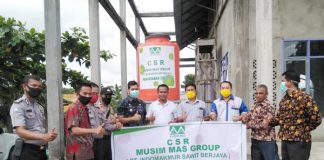 Kerjasama Polres Rohul, PT ISB Salurkan Sembako ke Masyarakat