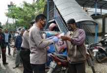 Tunjukkan Kepedulian Ditengah Corona, Kapolres Rohul BERBAGI Sembako