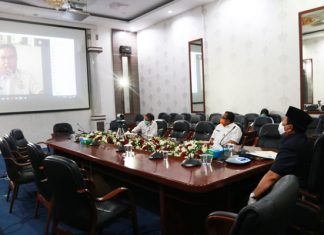 Pastikan Penanganan Covid-19 di Kecamatan, Bupati Sukiman Video Conference dengan Camat Se Rohul