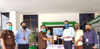 BRI Kanca Pasirpengaraian Salurkan Alat Pencegahan Covid-19 BRI menyerahkan alat pencegahan Covid-19 di Kantor Kejari Rohul