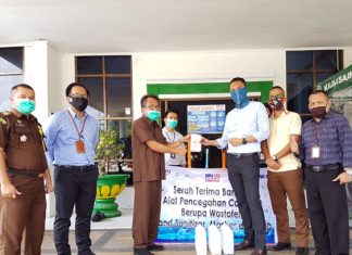 BRI Kanca Pasirpengaraian Salurkan Alat Pencegahan Covid-19 BRI menyerahkan alat pencegahan Covid-19 di Kantor Kejari Rohul