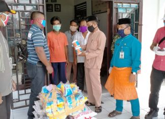 PT Era Sawita Bersama Camat Kepenuhan Salurkan Bantuan CSR ke Masyarakat