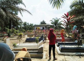 Jelang Ramadhan, Masyarakat Rambah Hilir Lakukan Tradisi Ziarah Kubur