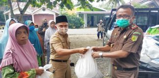 Ditengah Pandemi Covid-19, Kejari Rohul Salurkan Bantuan ke Panti Asuhan dan Masyarakat