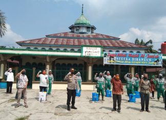 Pemdes RTB SEMPROT Desinfektan ke Rumah-Rumah Warga