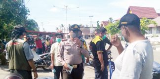 Kampanyekan Perangi Covid-19, Wartawan, LSM dan Polres Rohul Bagi Masker Gratis