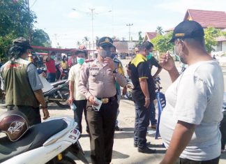 Kampanyekan Perangi Covid-19, Wartawan, LSM dan Polres Rohul Bagi Masker Gratis