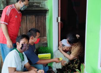 Lindungi Warga Dari Corona, Desa Rambah Hilir Bagi-Bagi Multivitamin dan Masker Gratis