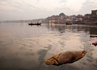 Lapar di Tengah Lockdown, Ibu di India Lempar 5 Anaknya ke Sungai Gangga