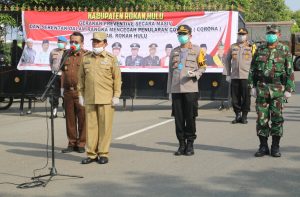 Bupati Rohul H Sukiman meminpin apel dalam kegiatan Gerakan Preventive secara masiv dan serentak dalam rangka mencegah penularan Covid-19 di Kabupaten Rohul. Sejumlah ruas jalan protokol dan fasiltias umum disemprot disinfektan oleh Pemkab bersama Polri TNI di wilayah kabupaten Rohul