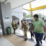 Bupati Rohul H Sukiman memimpin pelaksanaan penyemprotan disinfektan di Pasar Modern Kampung Padang bersama Forkopimda, dalam rangka pencegahan penularan covid-19