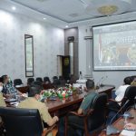 Bupati Rohul H Sukiman bersama forkopimda Rohul menyampaikan laporan perkembangan penanganan Covid-19 di Kabupaten Rohul kepada Gubernur Riau dalam video conference di rumah dinas bupati