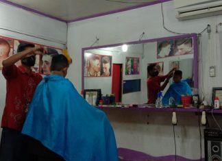 Omset Tukang Pangkas Menurun Drastis di kabupaten Rokan Hulu