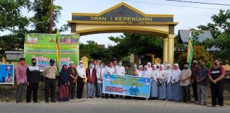 Rayakan Kelulusan, Siswa SMAN 1 Kepenuhan Bagi-Bagi Masker