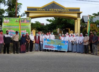 Rayakan Kelulusan, Siswa SMAN 1 Kepenuhan Bagi-Bagi Masker