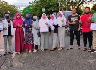 Siswa SMAN 1 Bangun Purba Bagi Masker, Takjil dan Minuman Berbuka