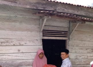 Aksi Mulia, DPD PKS Rohul BAGI Sembako Untuk Warga Terdampak Covid-19