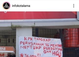 Di Rokan Hulu, Terpampang Spanduk Besar Bertulis ” Tangkap Perusahaan Yang SUAP Untuk Perpanjangan HGU Perusahaan”