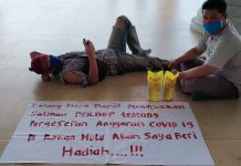 Desak Pemkab Rohul Sosialisasikan Perbup Anggaran Covid-19, Dua Pria Datangi Kantor Bupati Bawa Minyak Goreng