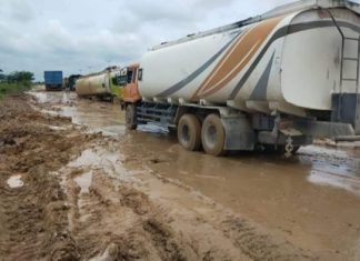 Jalan Rusak Parah di Bonai Darussalam, Masyarakat Nilai Pemprov Riau Tutup Mata dan Telinga