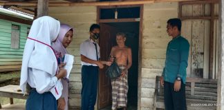 Menyambut Kelulusan, Alumni SMP 4 Rambah Samo Bagi-Bagi Sembako