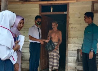 Menyambut Kelulusan, Alumni SMP 4 Rambah Samo Bagi-Bagi Sembako