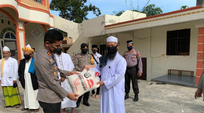 Menuju Hari Bhayangkara ke-74, Personil Polres Rohul Gelar Baksos, Bansos dan Tahlilan