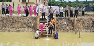 Jaga Ketahanan Pangan, Kapolres Rohul Gelar Menanam Pohon dan penyemaian Bibit Ikan