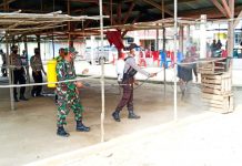 Cegah Covid-19, Kapolsek Rambah Bersama Babinsa Koramil 02 Semprot Desinfektan