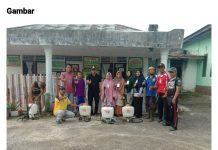 Mahasiswa Kukerta Relawan Covid-19 UNRI Desa Koto Tuo SEMPROT Desinfektan