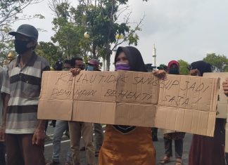 Tidak Terima Bantuan Covid-19, IRT Hingga Janda Ikut Gelar Aksi di Depan Kantor Bupati Rohul