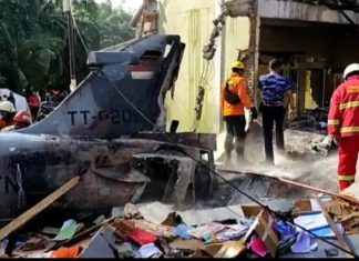 Pesawat Tempur TNI AU Jatuh di Perumahan Warga