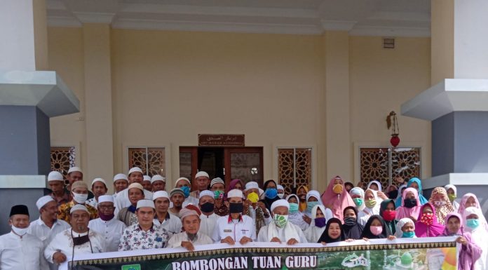 Jamaah Thariqat Naqsabandi Rokan Hulu Ikuti Haul Syekh Maulana Kumpulan Bonjol ke-109.