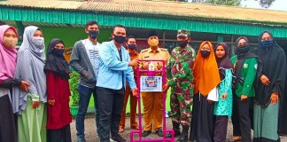 Kukerta UNRI Berikan TTG ke Koramil 02 Rambah