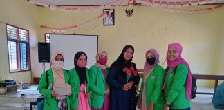 Kreatif, Mahasiswa KKN UPP Kelompok 34 Desa Kumain Tandun, Ajak Masyarakat Daur Ulang Sampah
