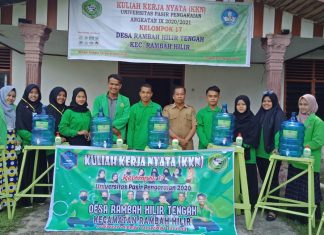 Gerak Cepat, Mahasiswa KKN UPP Bagikan Alat Cuci Tangan Siap Pakai