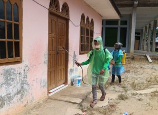 Menjelang Idul Adha, Mahasiswa KKN UPP Desa Marga Mulya SEMPROT Disinfektan