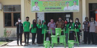 Sambut Idul Adha Ditengah Pandemi, Mahasiswa KKN UPP Desa Batang Kumu Bagikan Tempat Cuci Tangan