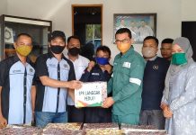Jalin Silaturahmi dan Berbagi Ditengah Covid-19, PT SPR Langgak Sambangi Kantor PWI Rohul
