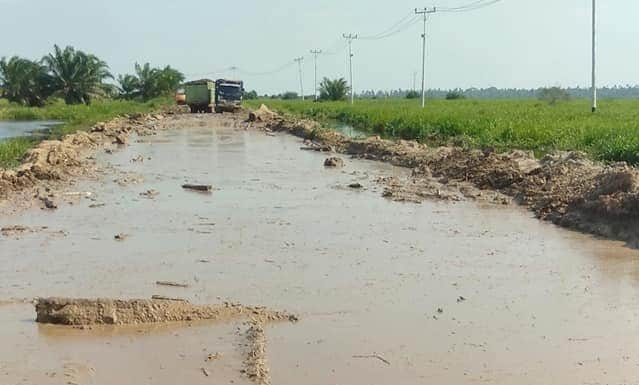 Lalin Provinsi di Bonai Darussalam Rusak Parah, Mulyadi : Seperti Dodol