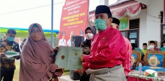 Bupati Rohul Serahkan 503 Sertifikat PTSL dan Resmikan Aspal di Desa Sialang Rindang