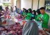 Mengabdi Ditengah Masyarakat, Mahasiswa KKN UPP Turut Memotong dan Membagikan Daging Kurban