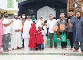 Jumat Berkah, Satu Keluarga Bersyahadat di Masjid An-Nur Pekanbaru