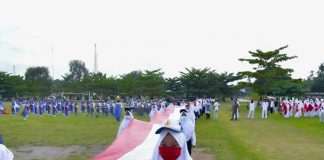 HEBOH, Bendera Merah Putih Anyaman Ibu PKK Desa Kepenuhan Hilir Meriahkan Kemerdekaan Republik Indonesia ke 75